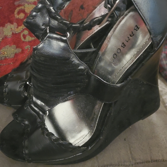 Bamboo Black wedge with zip up back. - Picture 2 of 4